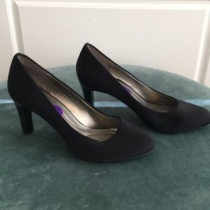 Round toe professional pump